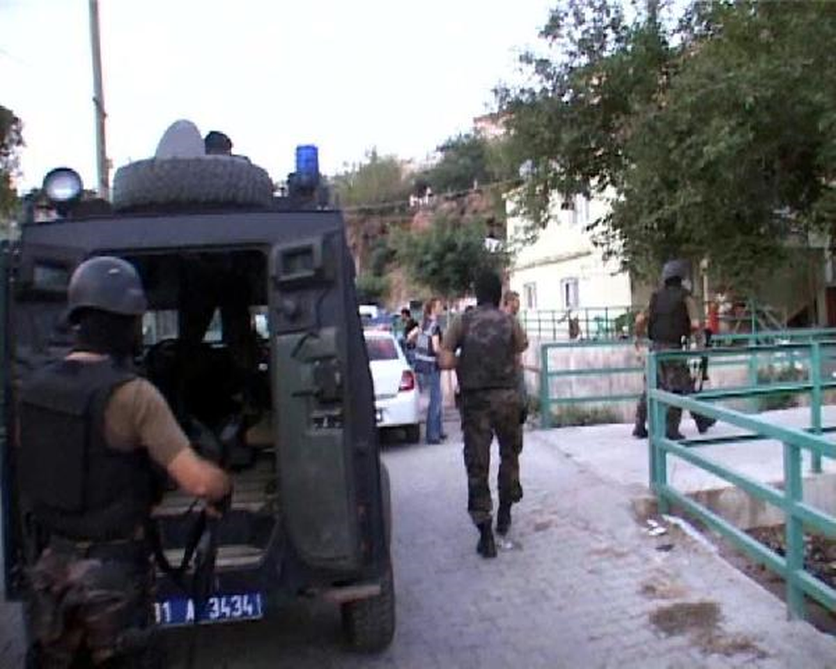 İskenderun\'da Zehir Tacirlerine \'Şafak\' Operasyonu