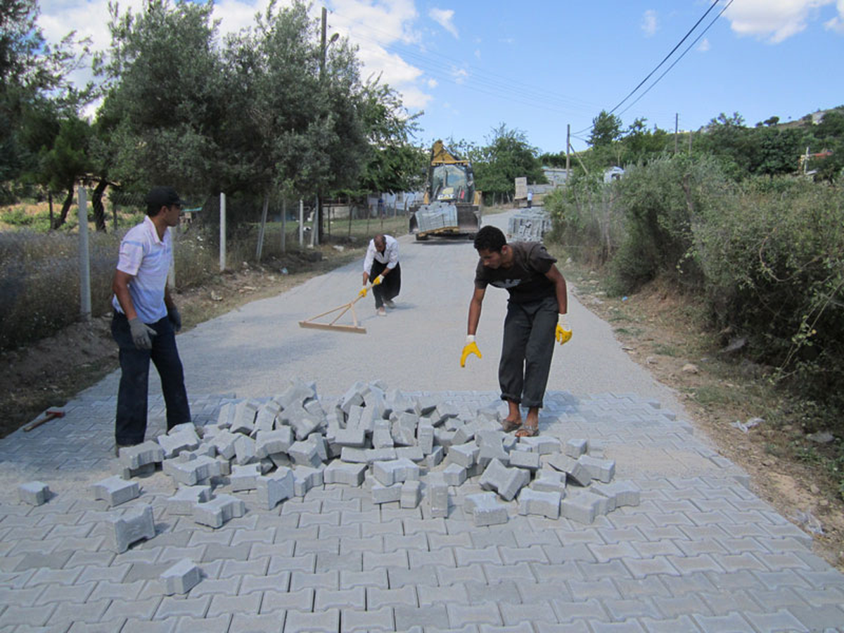 Kalecik Köyü İçi Parke Taşı Döşeniyor