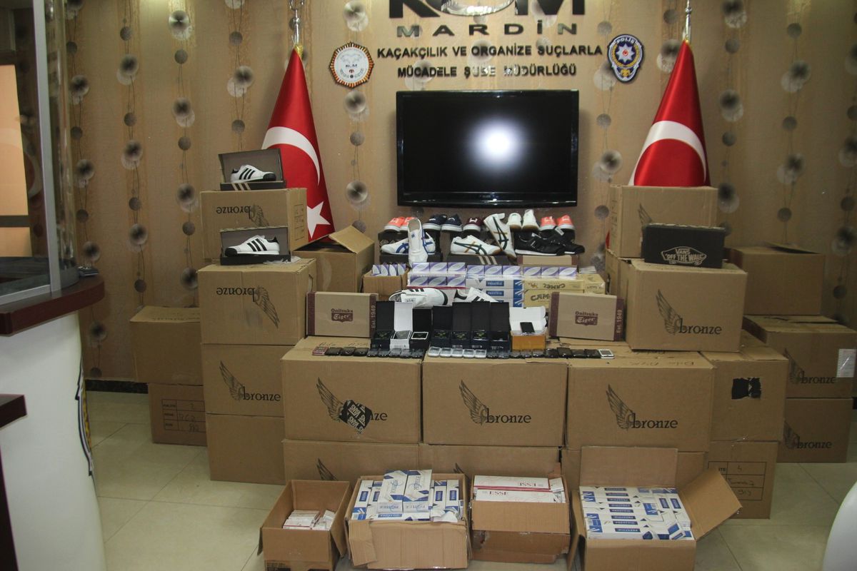 Kargo Aracında Kaçak Mallar Ele Geçirildi