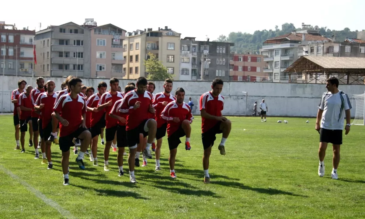 Kaymakam Demir'den Ünyespor'a 'Tatlı' Ziyaret