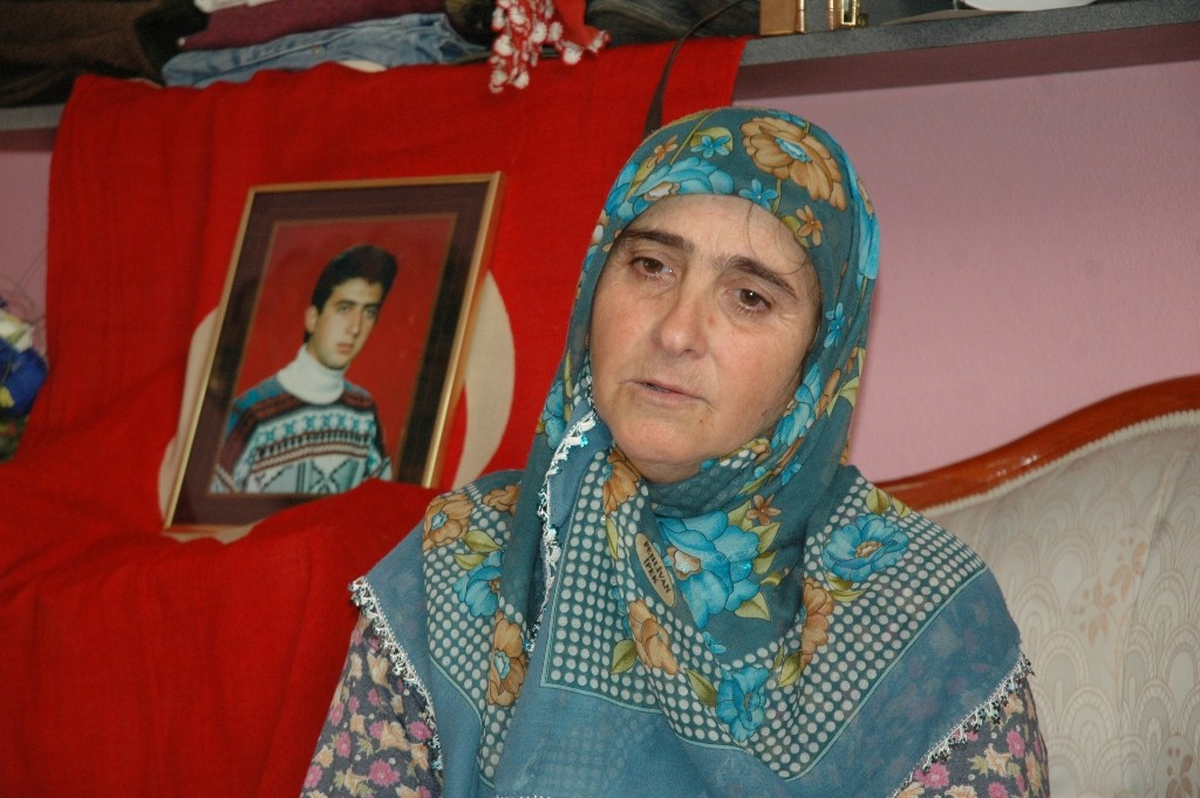 Kaza Kurşunuyla Hayatını Kaybeden Askerin Annesi: "Oğlum Meyhanede Değil, Asker Ocağında Öldü"