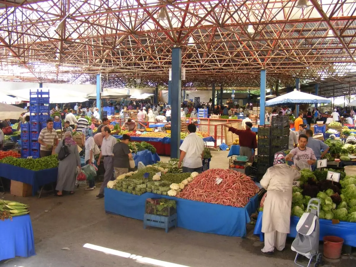 Merkez Pazaryeri Eski Otogar Arkasında Yapılan Alana Taşınacak