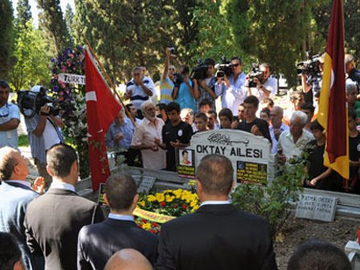 Metin Oktay Mezarı Başında Anıldı
