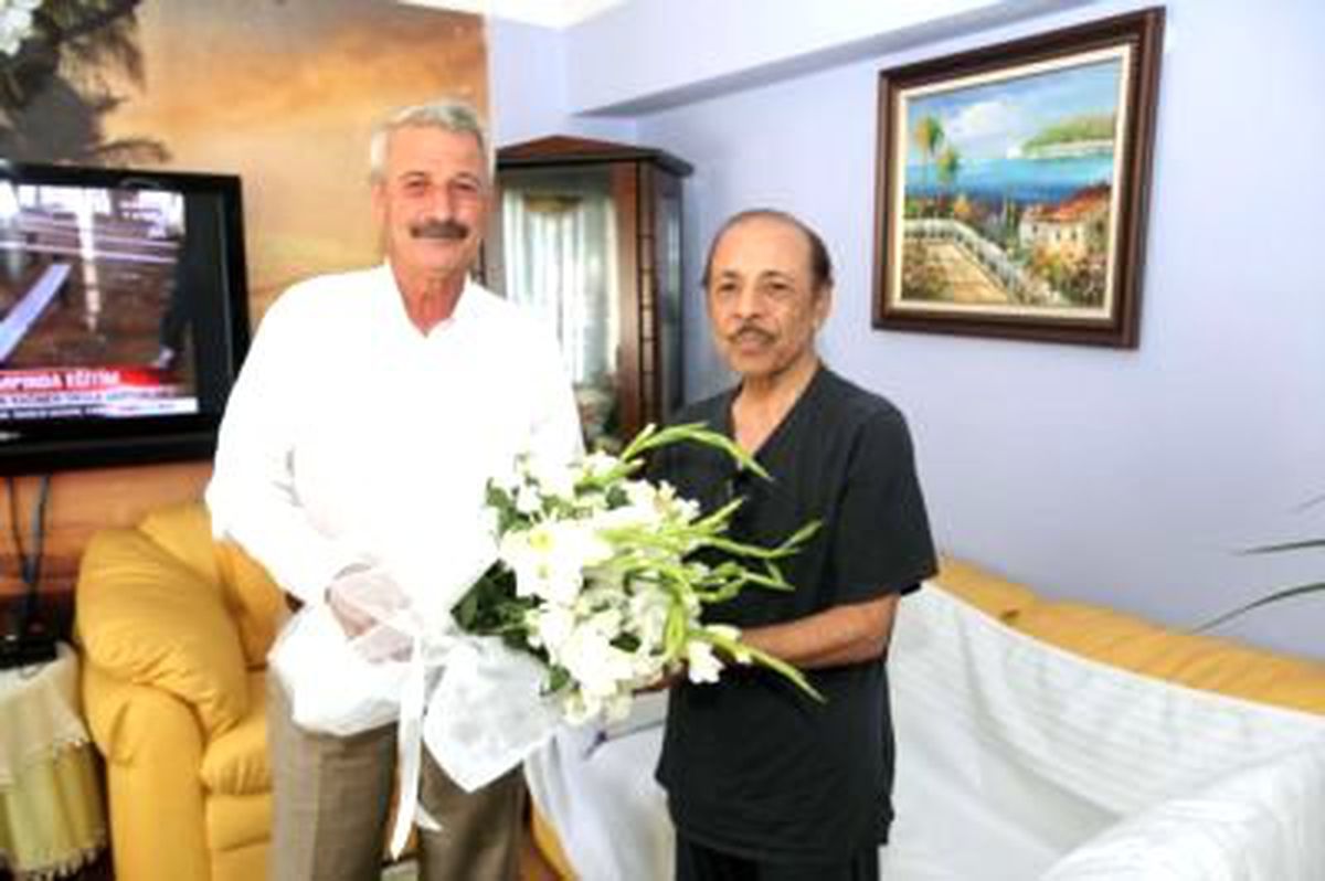 Neşet Ertaş, Tedavi Altında
