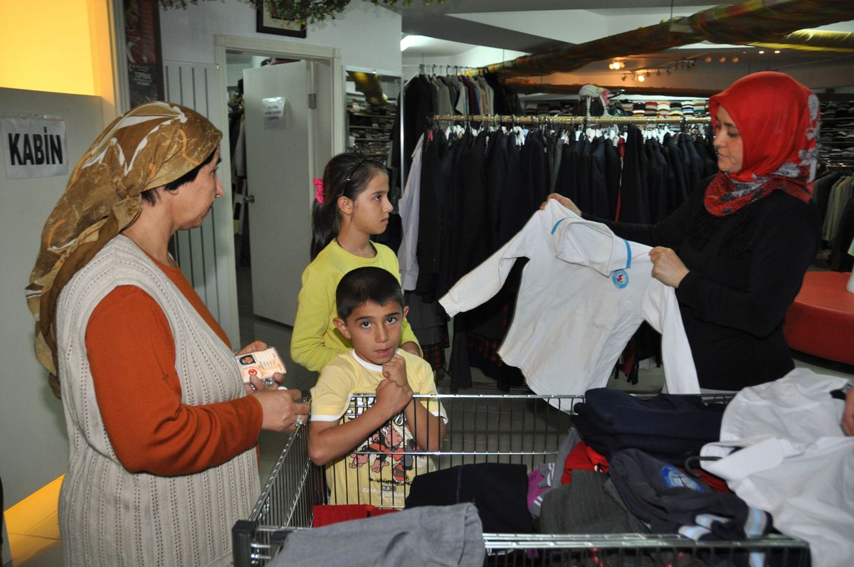 Öğrencilere Paylaşım Noktasından Yardım Eli