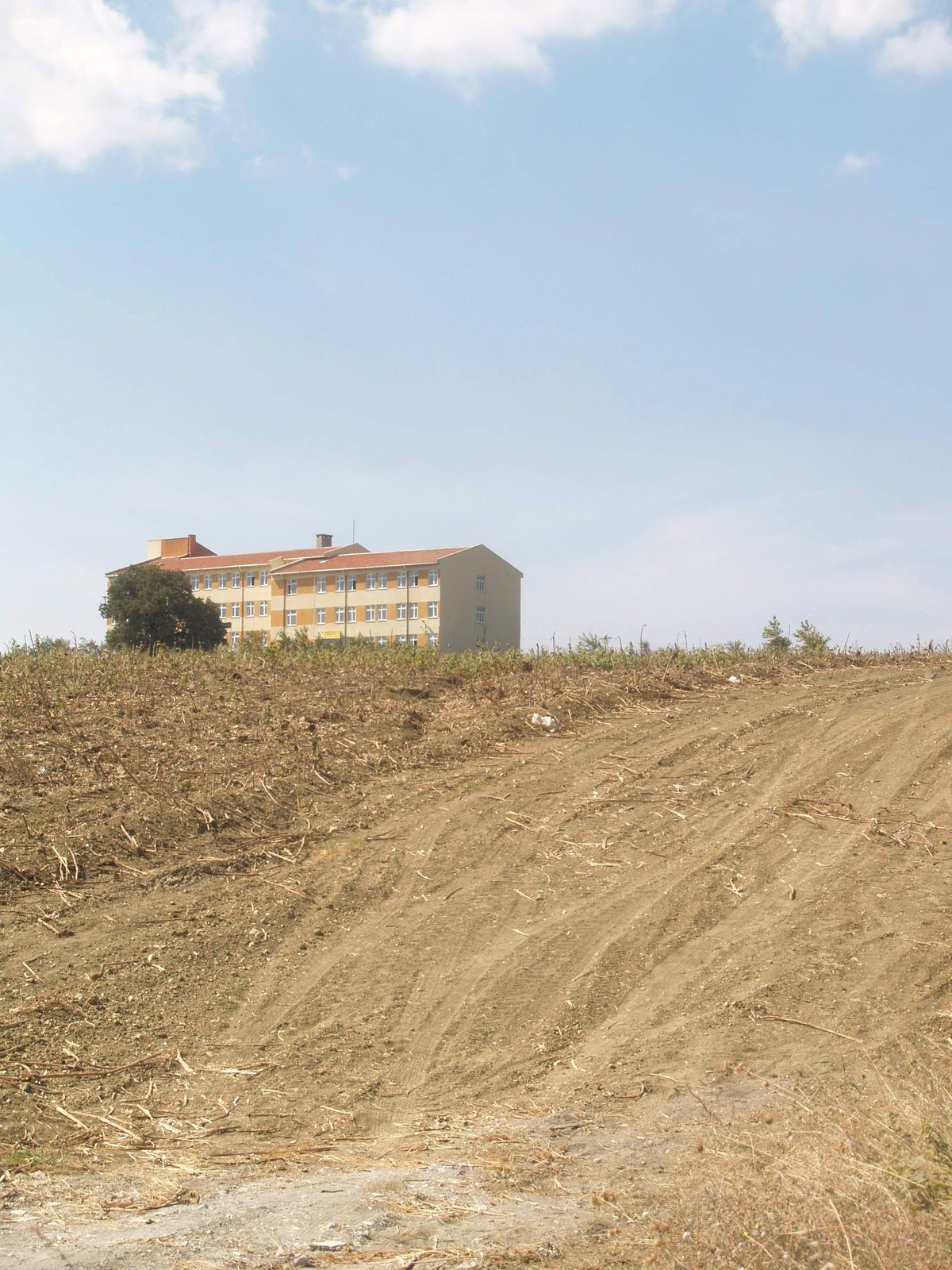 Okul Var Ama Yolu Yok