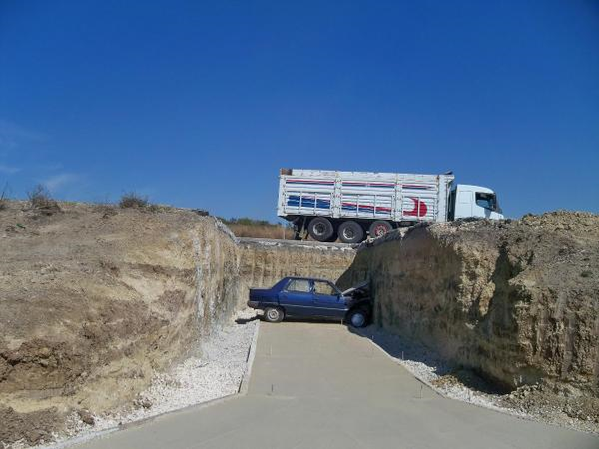 Otomobiliyle Düştüğü Çukurdan 4 Saat Sonra Kurtarıldı