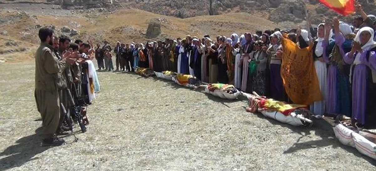 PKK\'lı Cenazesinde Alkışlı Teslimat