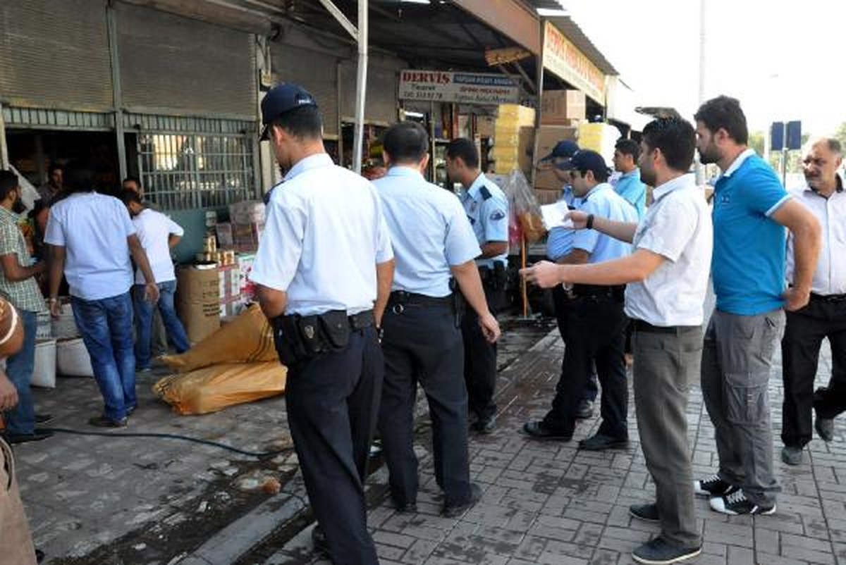 Şanlıurfa\'da İşyerlerine Kaçak Sigara Baskını: 5 Gözaltı
