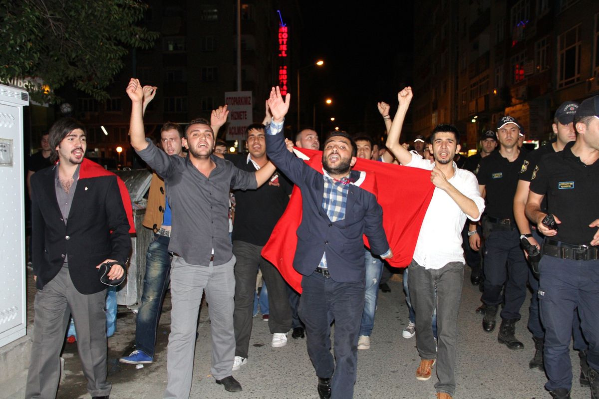 Şehitlere Saygı Yürüyüşü