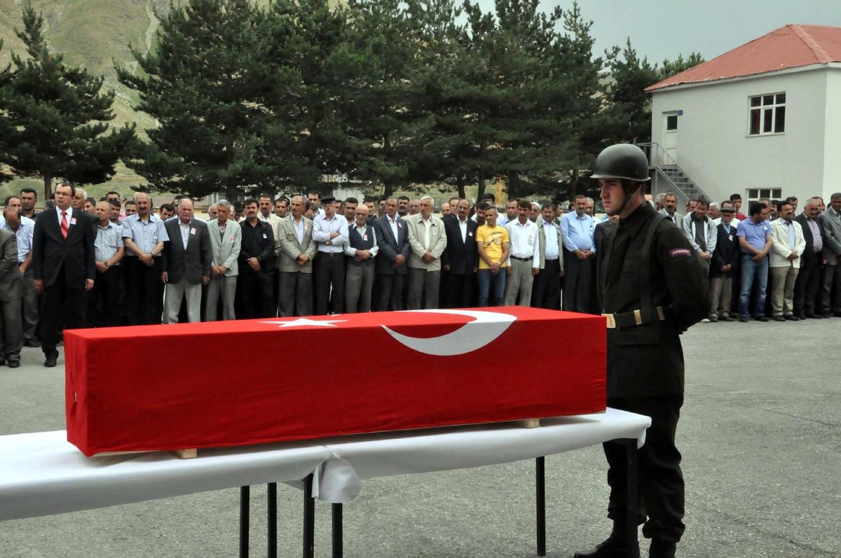 Şemdinli\'deki Çatışmada Yaralanan Asker Şehit Oldu