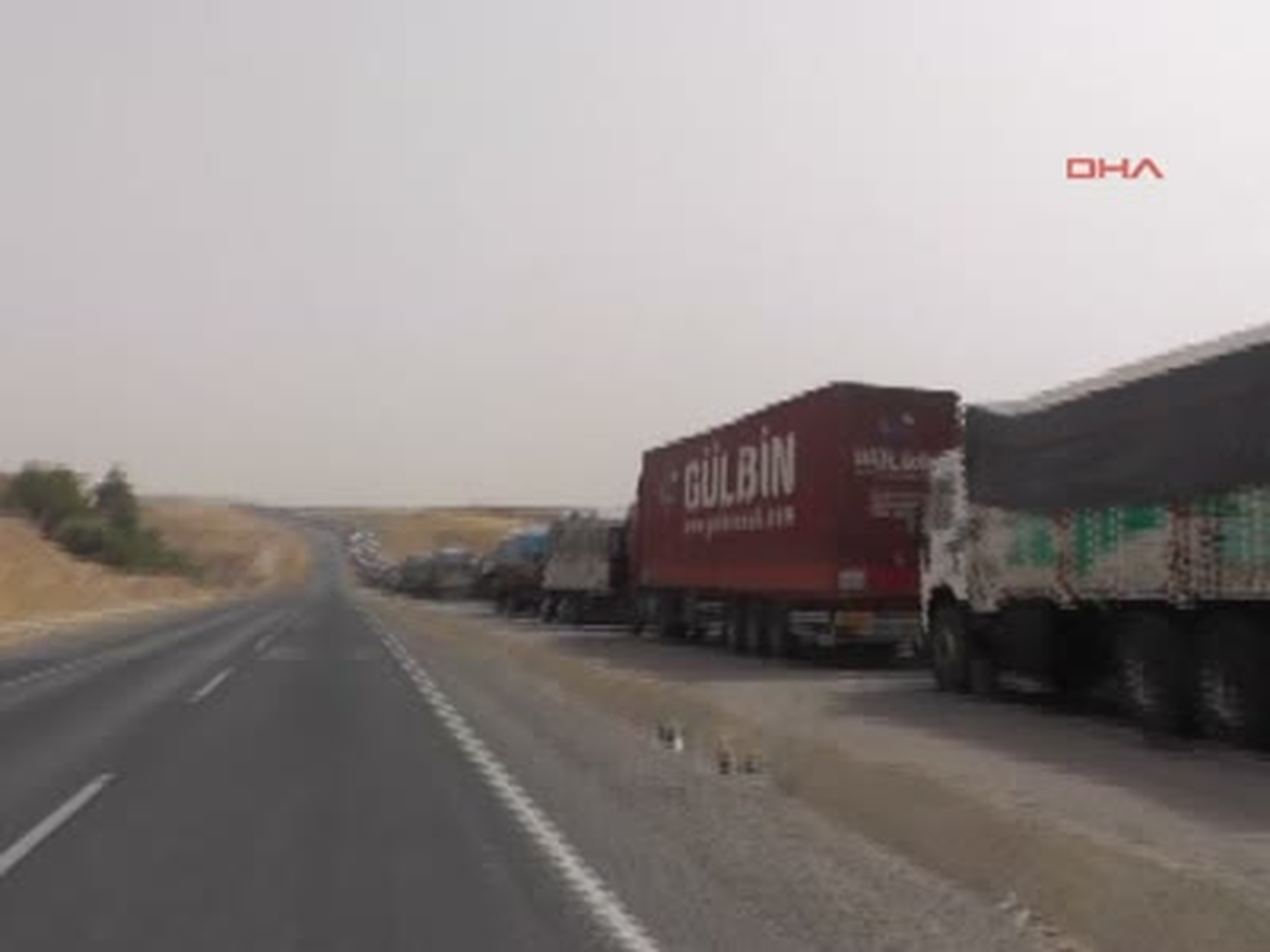 Silopi Habur Sınır Kapısı\'nda 20 Kilometre Araç Kuyruğu