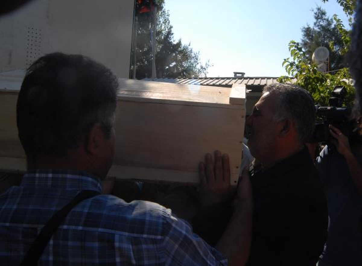 Suriyeli Kaçakların Cenazeleri, Soğutmalı Tır\'la Gönderildi (2)