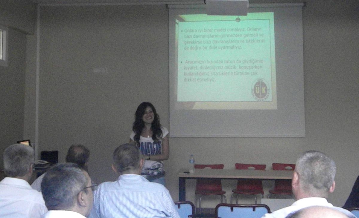 Ülkem Koleji\'nde Okul Servis Şoförlerine Eğitim Semineri