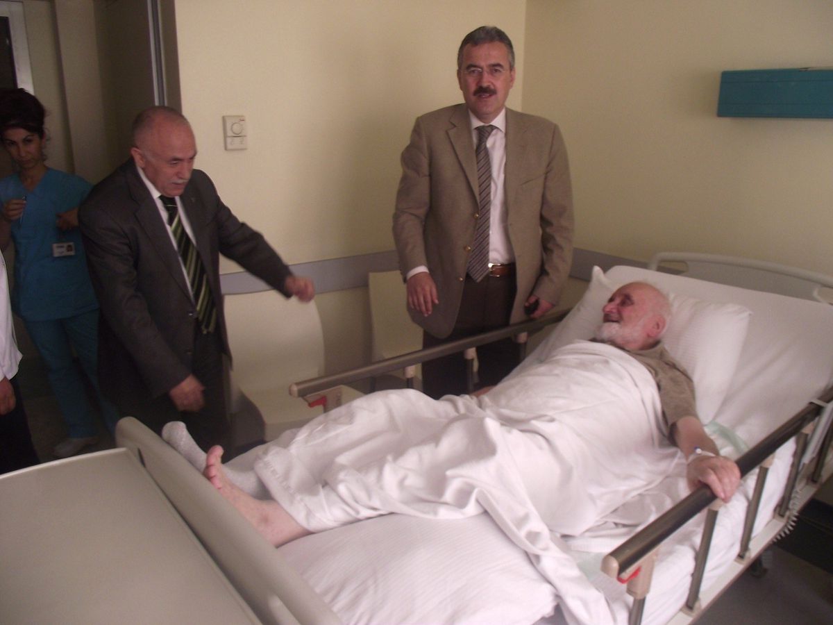 Vali Ayyıldız\'dan İzmirlioğlu\'na Geçmiş Olsun Ziyareti