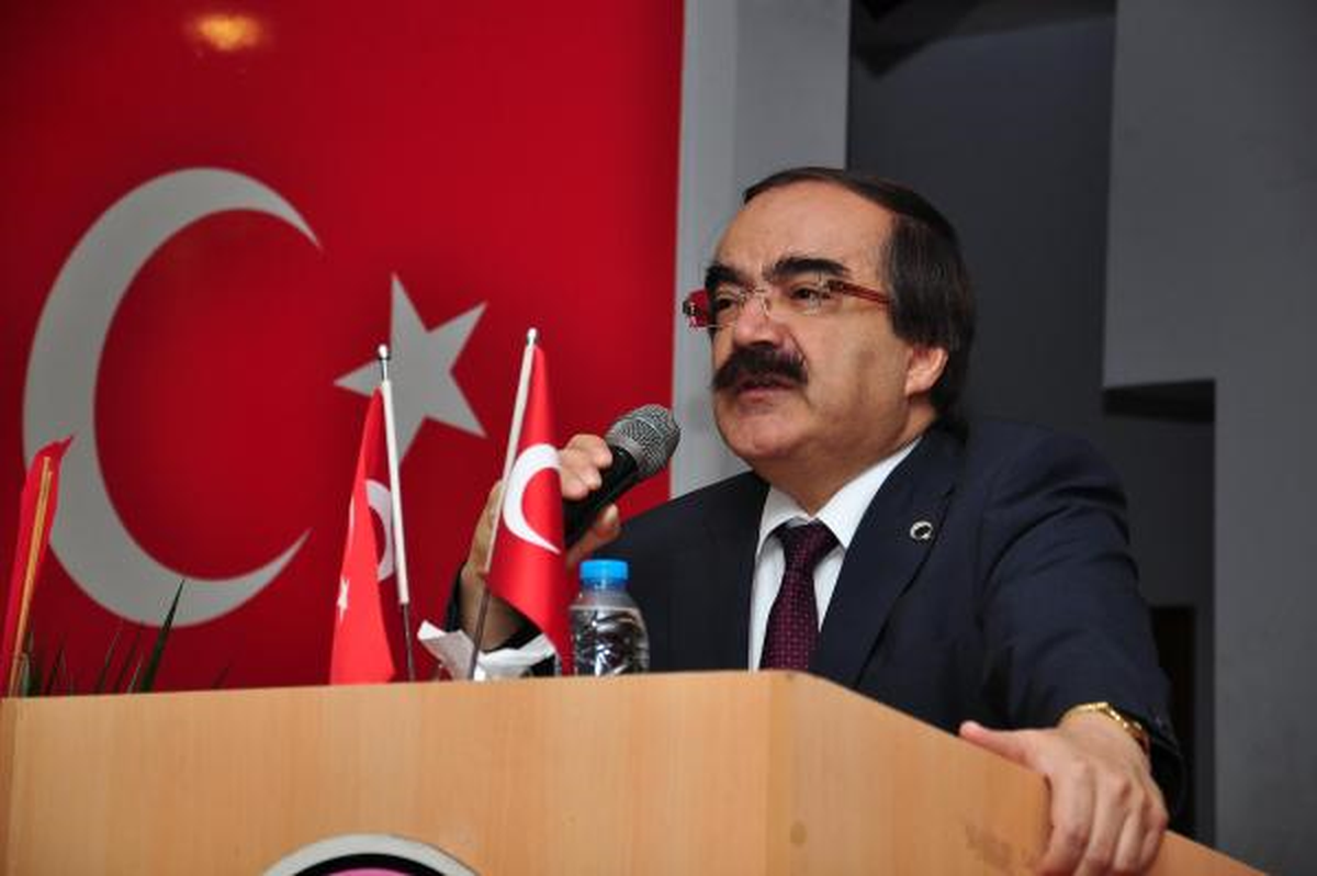 Vali Coş\'tan Öğretmenlere Sosyal Medya Uyarısı