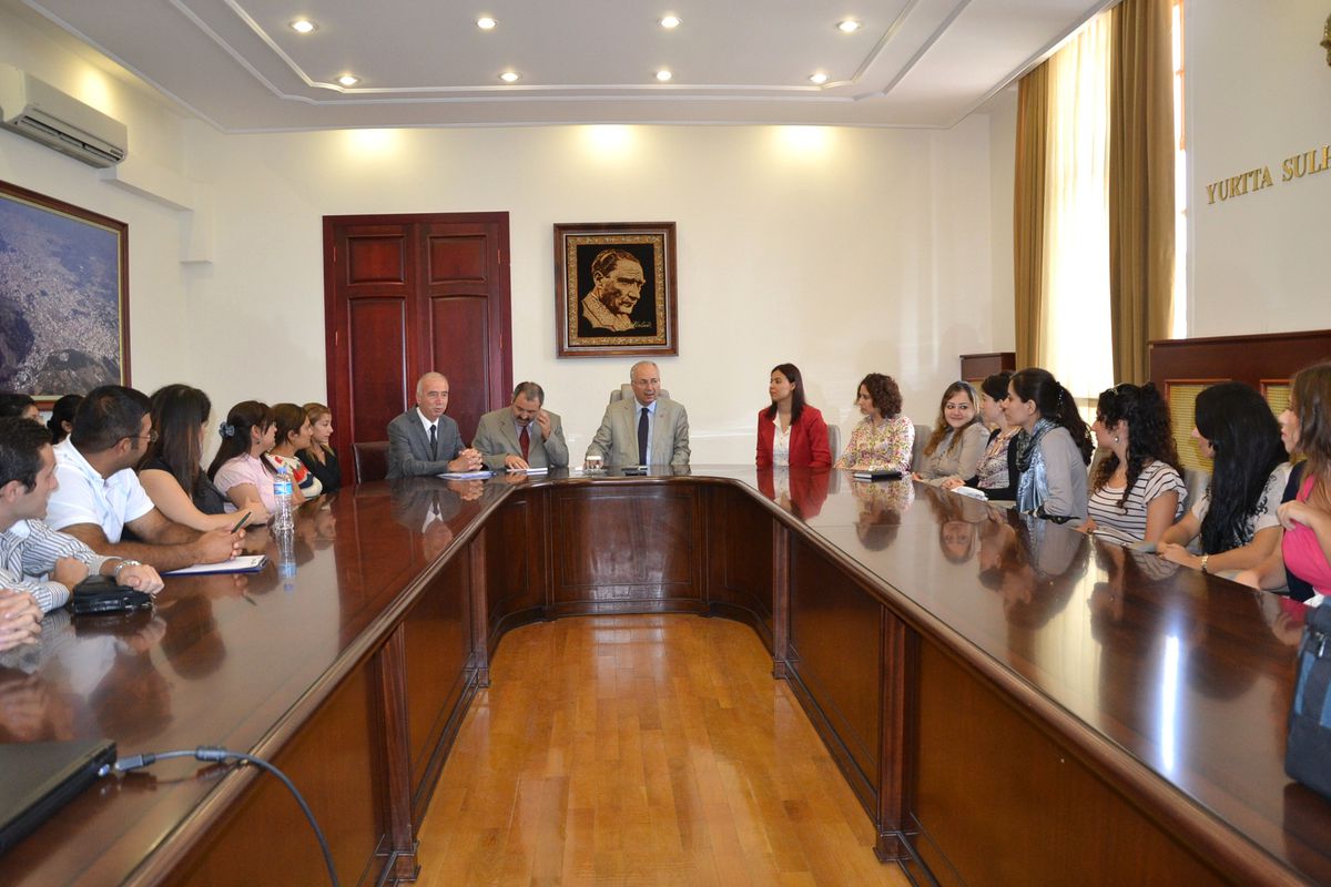 Vali Daşöz, İlk Atama ile Manisa\'da Göreve Başlayan Öğretmenleri Kabul Etti