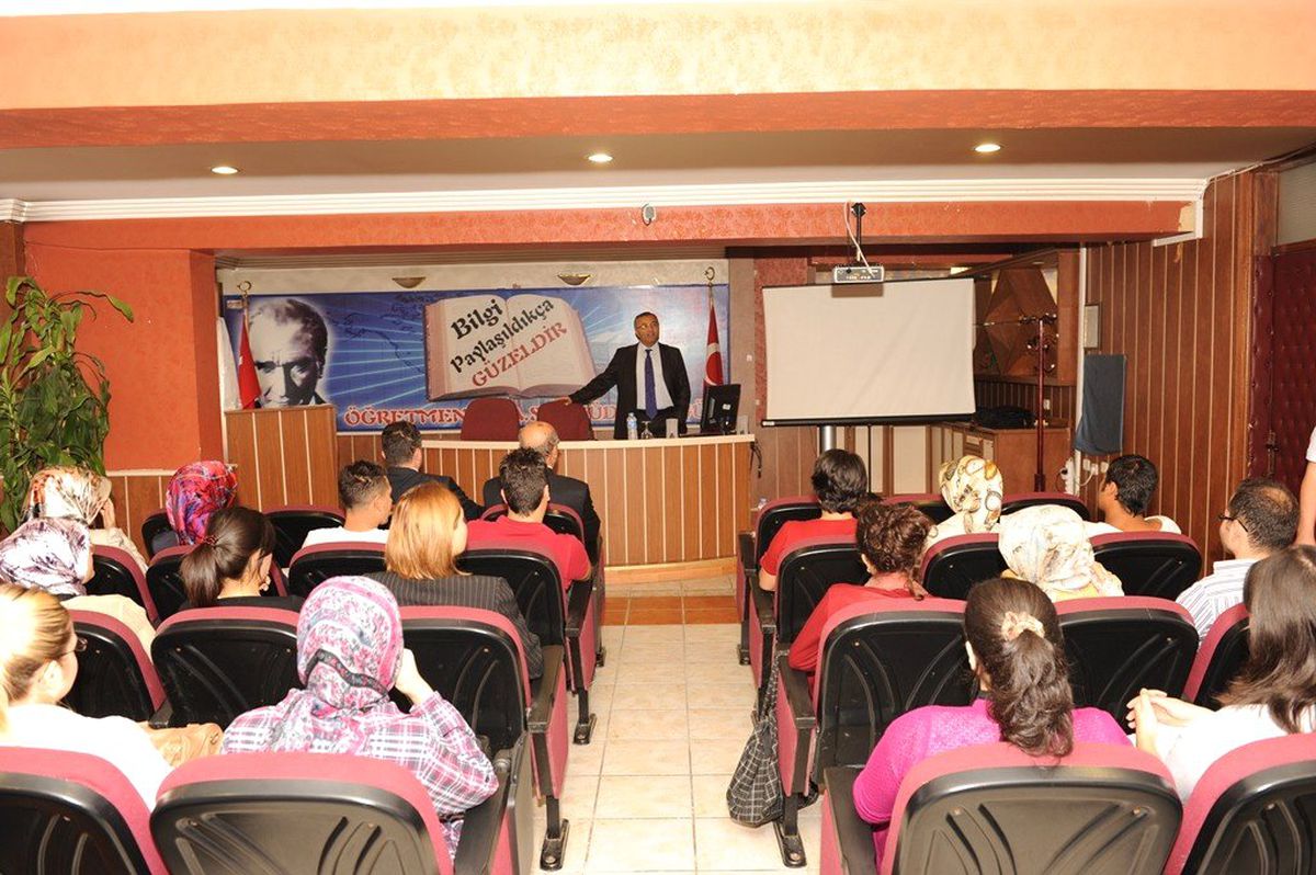 Vali Kenan Çiftçi Öğretmenlerle Bir Araya Geldi