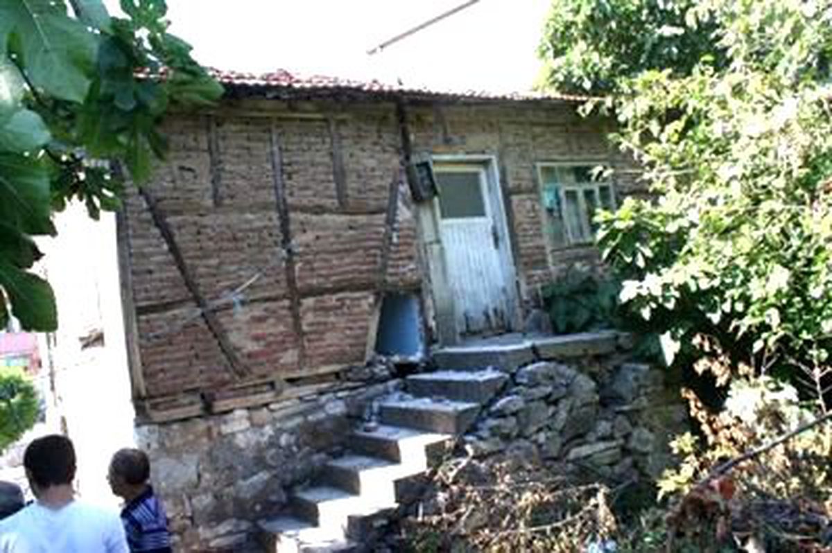 3 Gündür Dışarı Çıkmıyordu Cesedi Bulundu