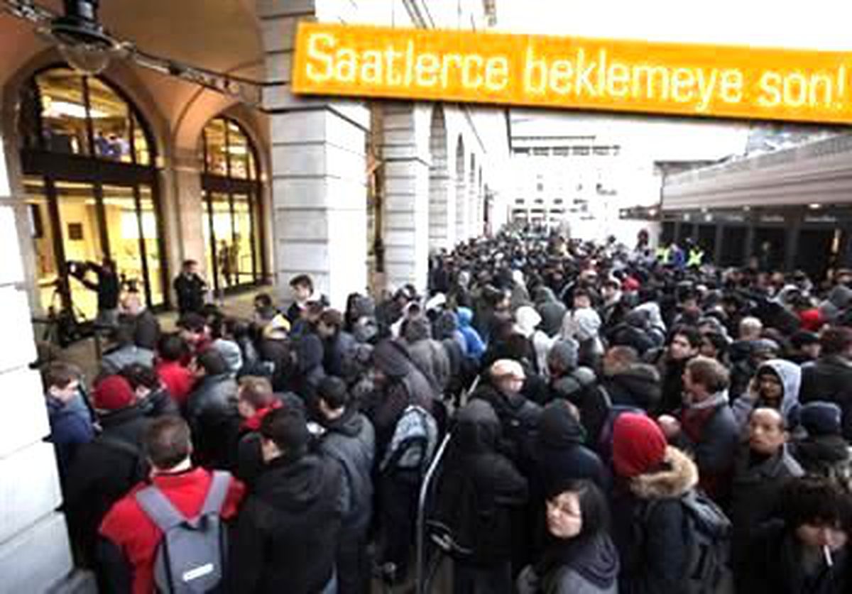 55 $\'a İphone 5 Kuyruğuna Girilir!