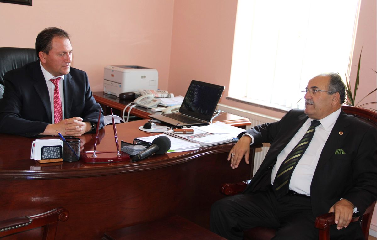 AK Parti\'li Uslu\'dan Milli Eğitim Müdürlüğü\'ne Ziyaret