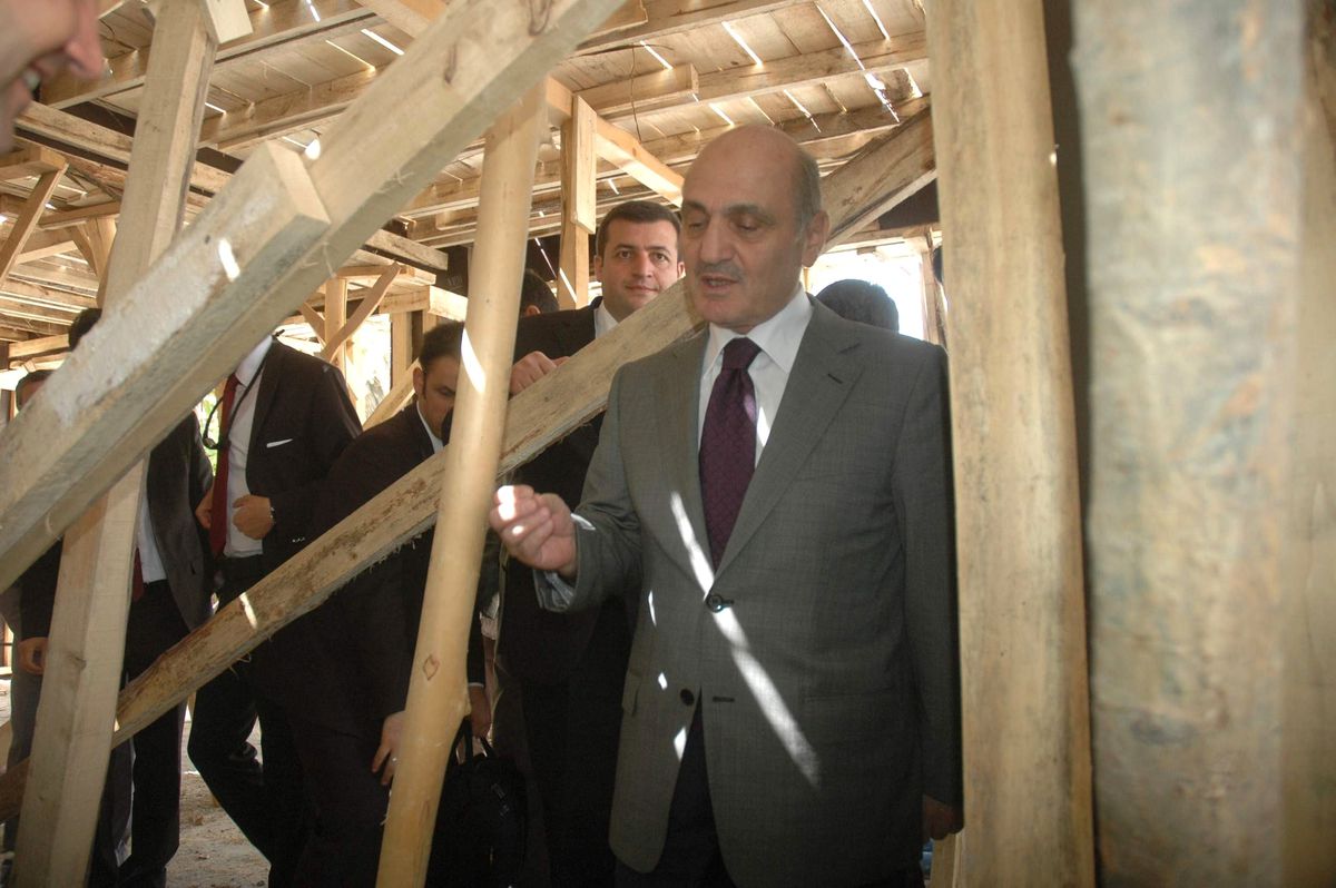 Bakan Bayraktar Köy Yollarında