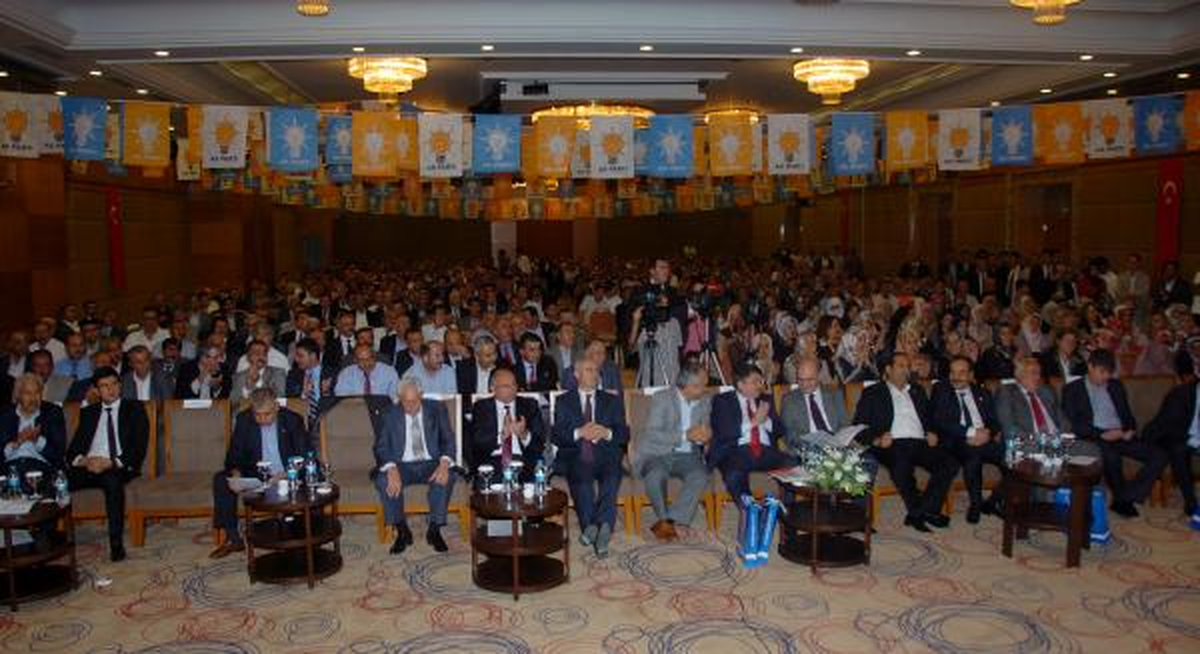 Bakan Bayraktar, Van\'da Konutları Gezdi