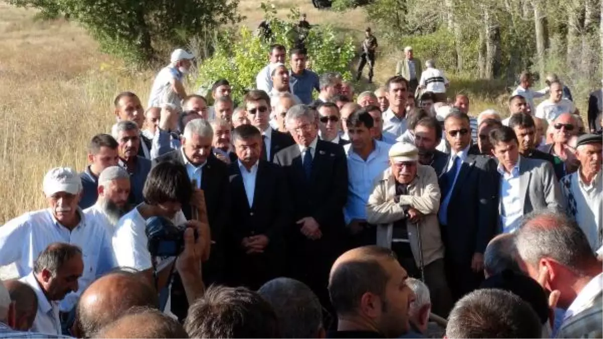 Bakan Yıldırım, Amcasını Toprağa Verdi