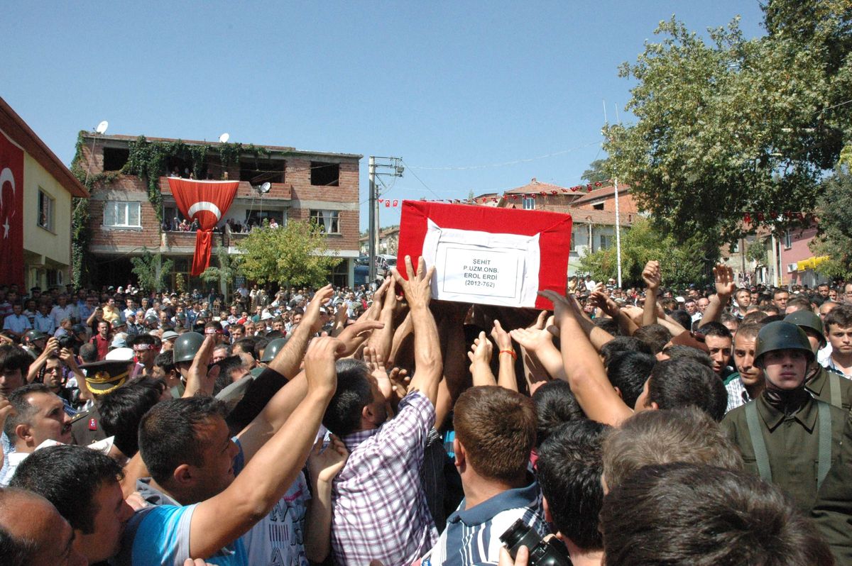Şehit Cenazesini Binler Uğurladı