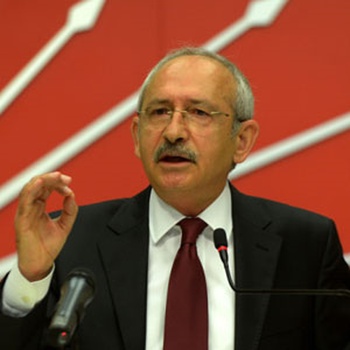 "Başbakan\'ı Aptal Yerine Koyuyorlar"
