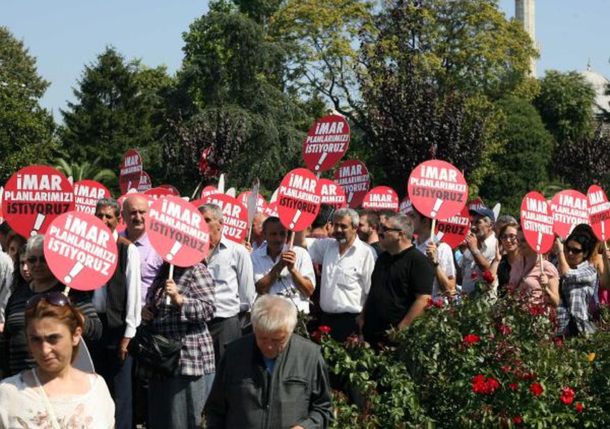 Belediye Önünde İmar Planı Eylemi