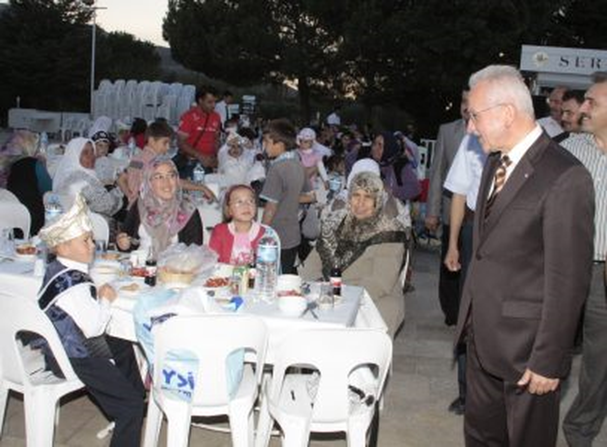 Burdur Belediyesi\'nden Sünnet Şöleni
