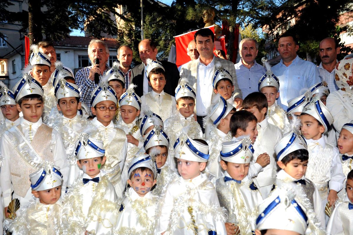 Burdur Belediyesi\'nden Sünnet Şöleni