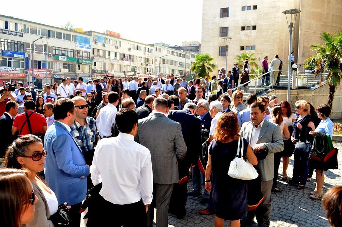 Bursalı Avukatlar 1 Günlüğüne Cübbelerini Çıkardı
