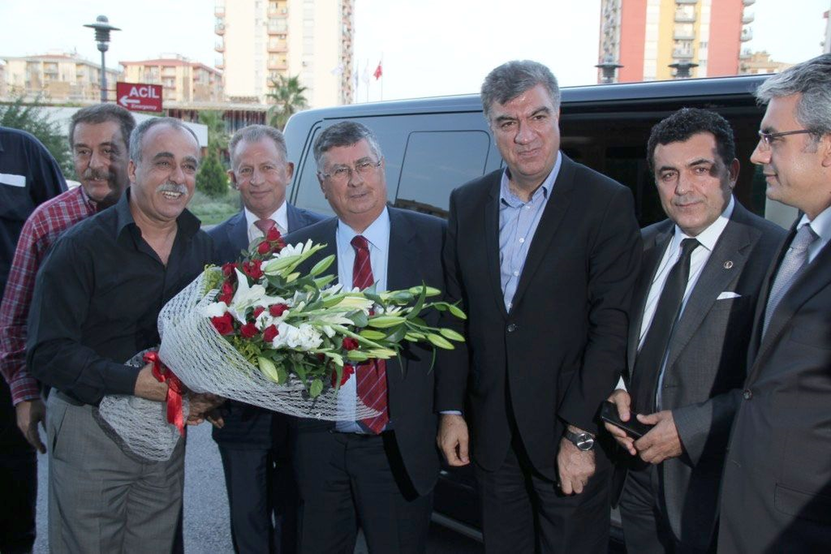 CHP Genel Başkan Yardımcısı Keskin, Neşet Ertaş\'ı Ziyaret Etti