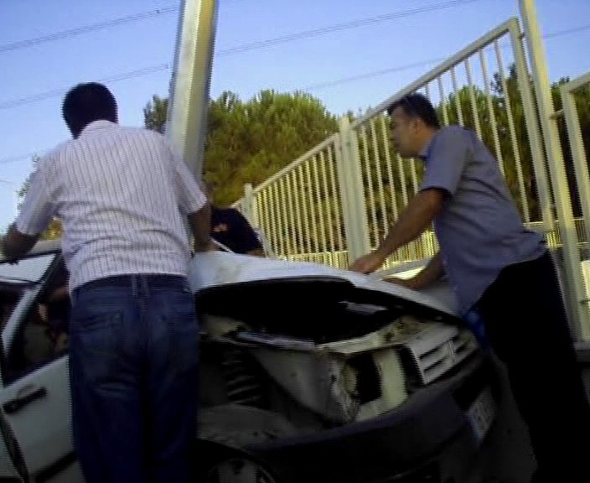 Elektrik Direğine Çarpan Araçta Can Pazarı