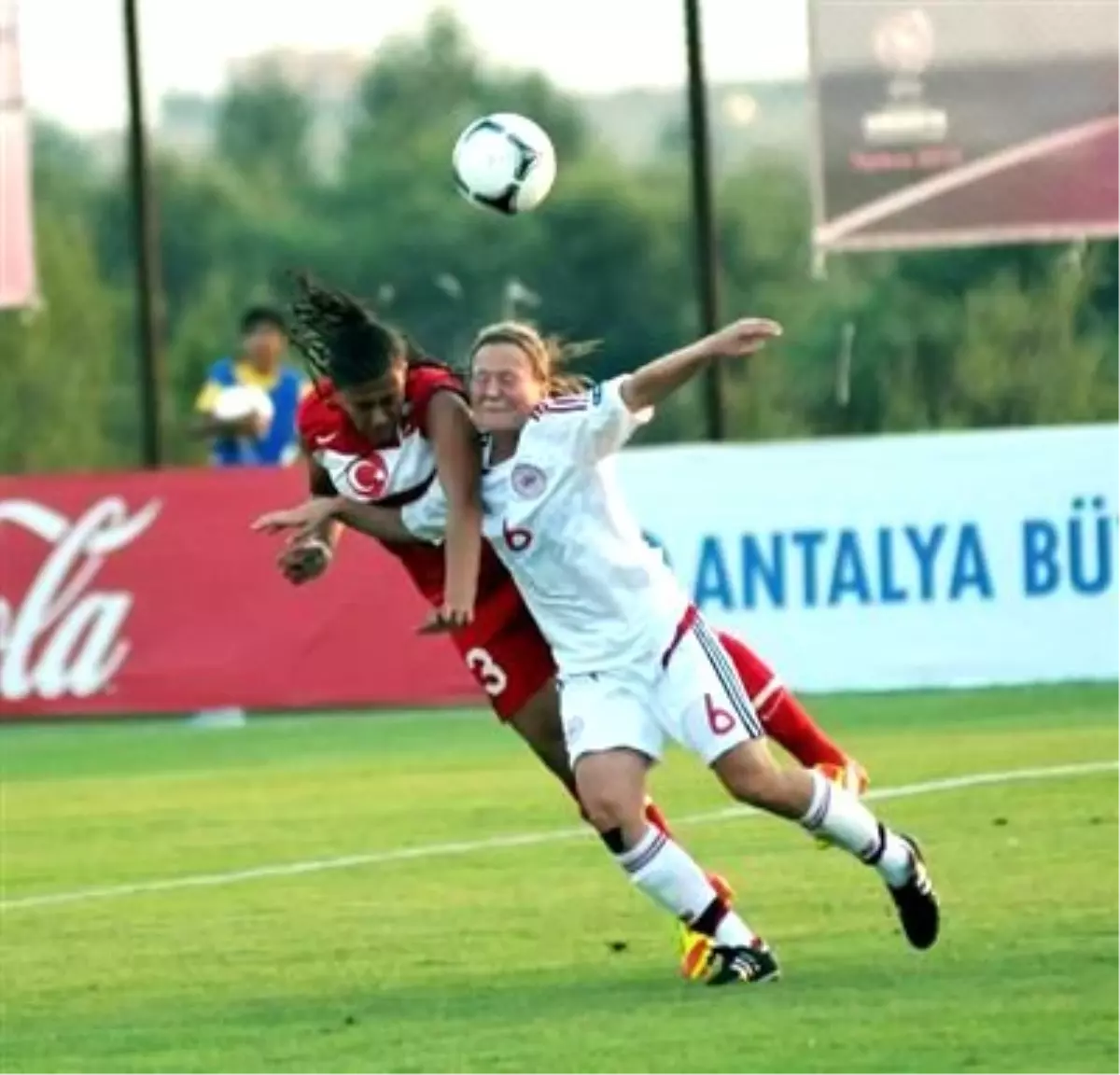 Futbol: 2013 Kadınlar Avrupa Şampiyonası Elemeleri