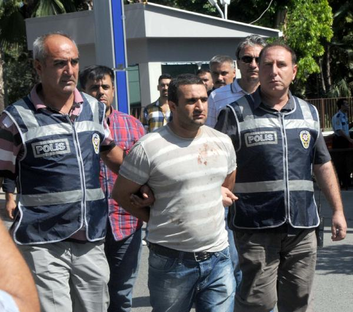 İnterpol\'ün Aradığı Lübnanlı Cinayet Şüphelisi Mersin\'de Yakalandı