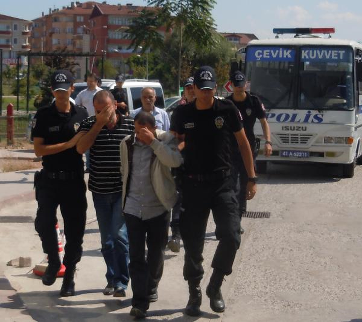 İzmit\'te Suç Örgütü Çökertildi