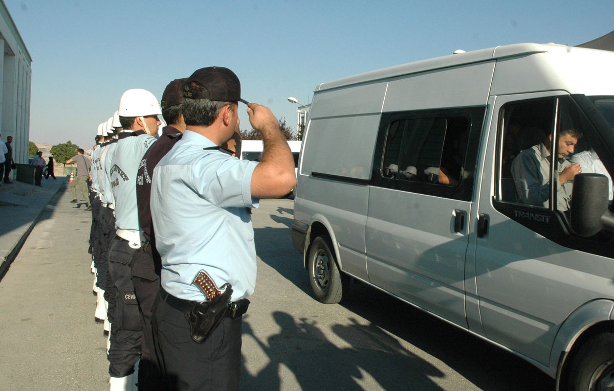 Kadın Polis Memuru Toprağa Verildi