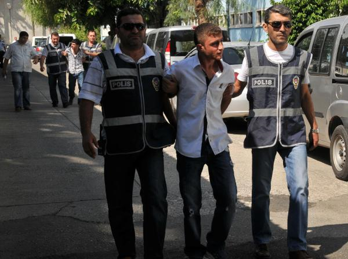 Kimlikleri Parmak İzinden Belirlenen Hırsızlar Tutuklandı