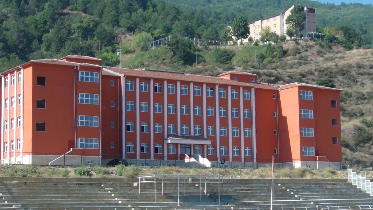 Lise Diye Yapıldı, Ortaokul Oldu
