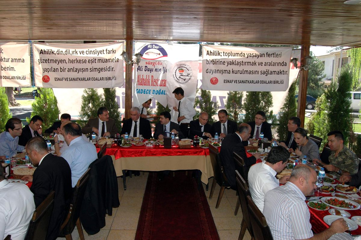 Mesob\'dan Ahilik Yemeği