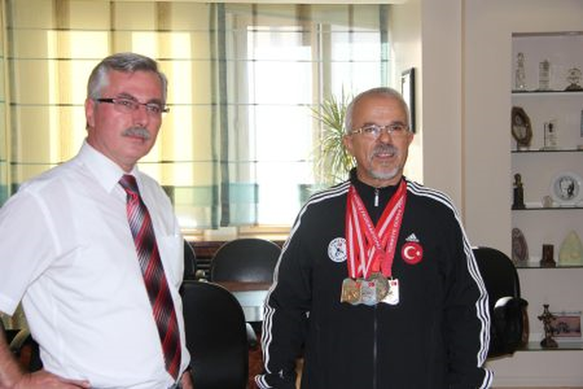 Milli Güreşciden Başkana Ziyaret