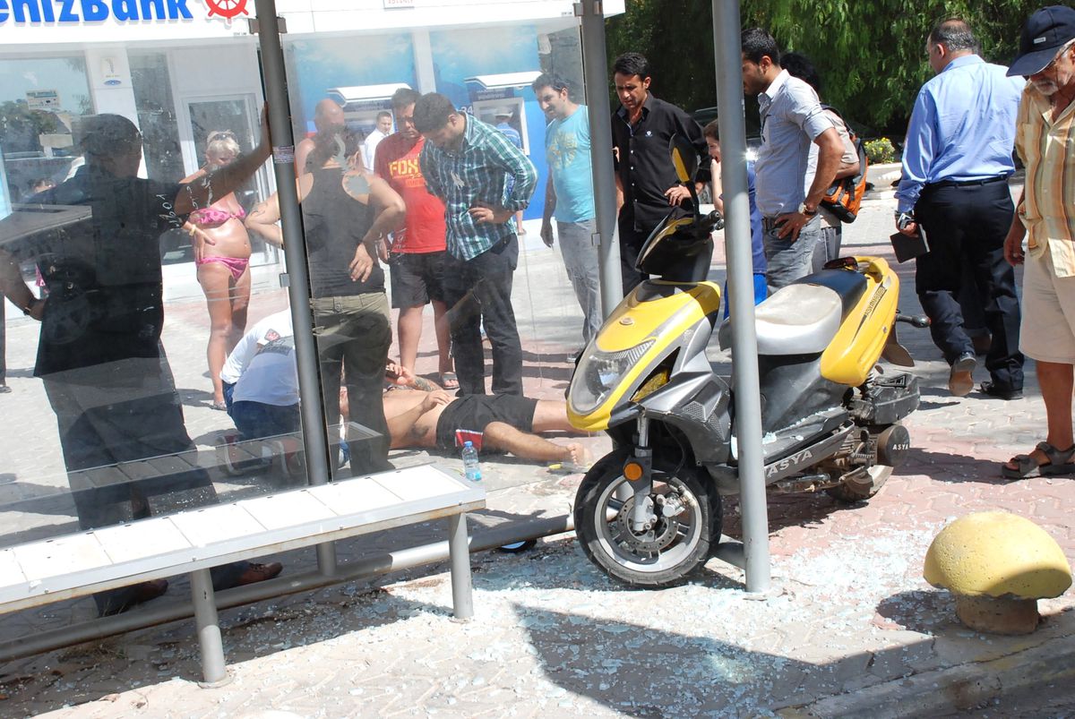 Motosikleti ile Durağa Daldı