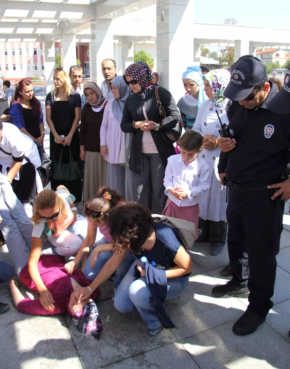 Öğrenci Velileriyle Polis Arasında Arbede