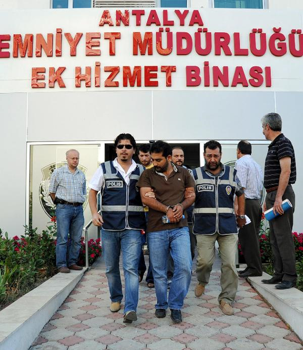 Oto Hırsızlık Çetesi Adliyeye Sevk Edildi