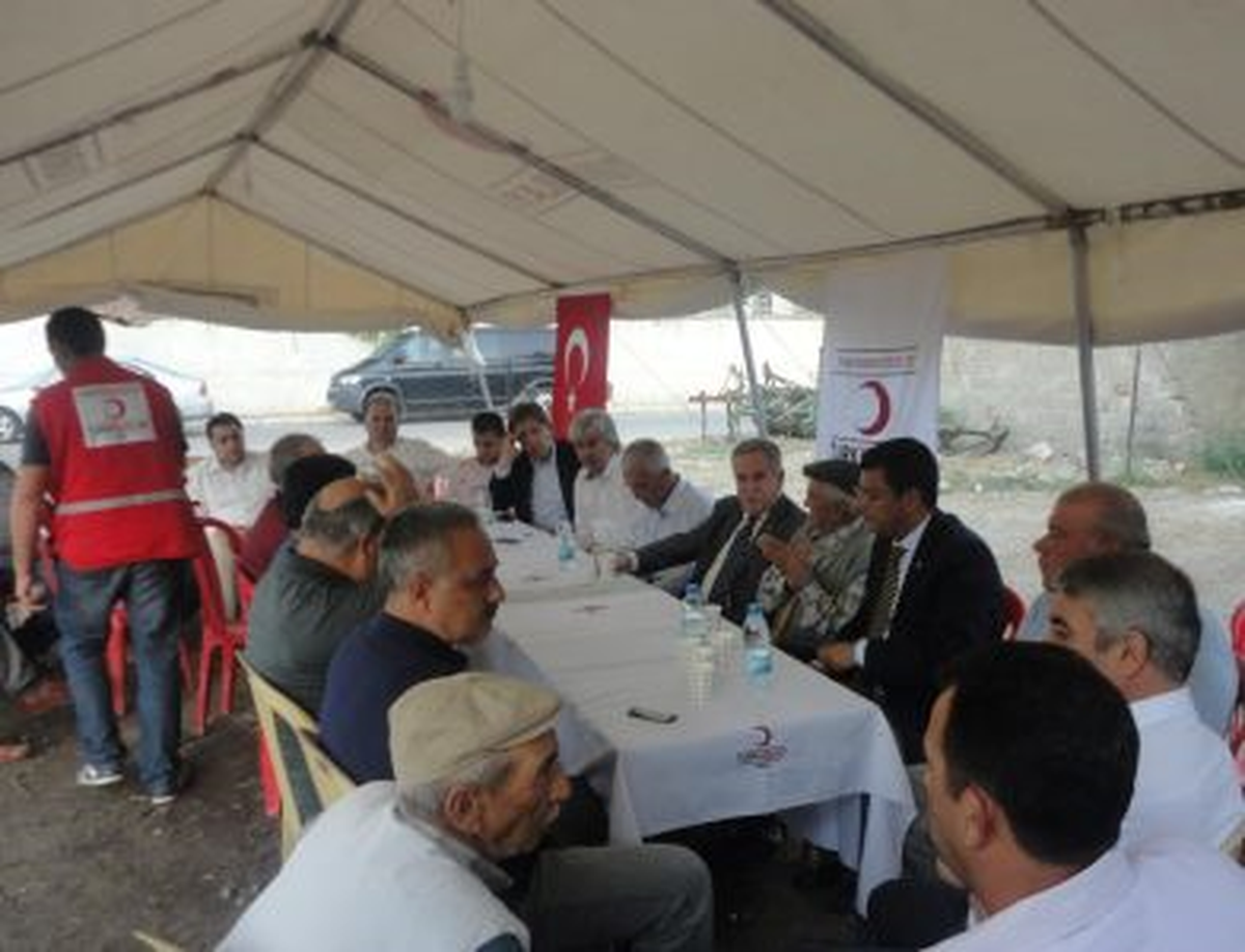 Özgür Özel Şehit Ailesini Ziyaret Etti