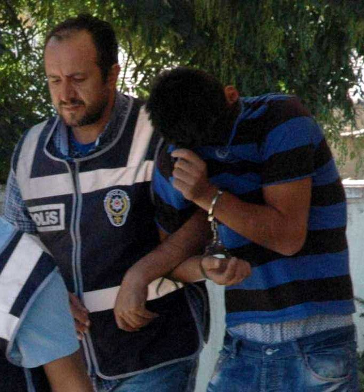 Polise Sahte Kimlik Gösterdi, Tutuklandı