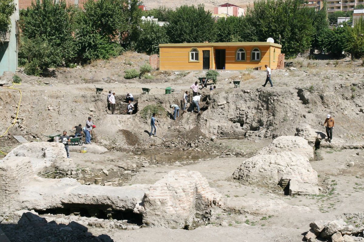 Silvan\'da Yer Altında Eski Şehir Kalıntıları Çıktı